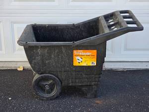 lot 227 image: Flowtron Handy Hauler Heavy-Duty Yard Cart - 5 cu. Ft.