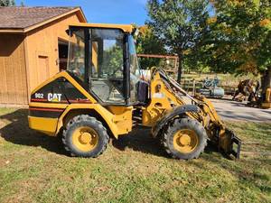 1999 CAT 902 Wheel Loader with bucket and  Fork Attachment