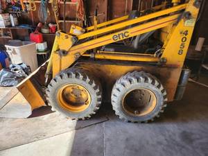 lot 11 image: Eric 4058 Skid Steer Loader