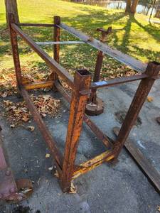 lot 26 image: Heavy Duty Steel Stand and Industrial Support Post