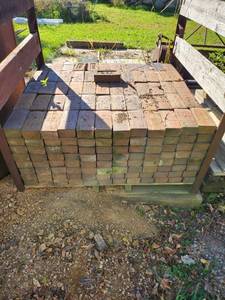 lot 39 image: Pallet of Used Red MBC Bricks