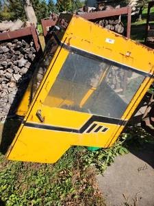 lot 49 image: Used Yellow Tractor Enclosure Cab with Windows and Wiper