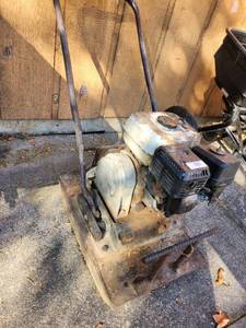 lot 54 image: Honda GX160 Plate Compactor with Handle