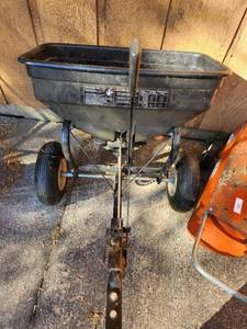 lot 55 image: Agri-Fab 125 Broadcast Spreader with Adjustable Handle
