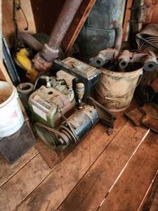 lot 71 image: Collection of Vintage Small Engines and Mechanical Parts