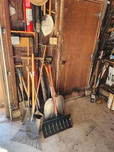lot 74 image: Large Group of Assorted Hand Tools and Garage Items