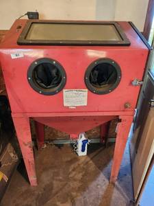 lot 79 image: Central Pneumatic Steel Blaster Cabinet Floor Model #39170
