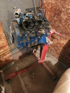 lot 82 image: Unknown Engine Block on Heavy Duty 750 lb Engine Stand