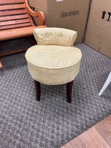 lot 76 image: Safavieh Georgia Vanity Stool - MSRP $212