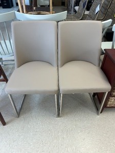 lot 99 image: Safavieh Parkson 18 Side Chair (Set of 2) - MSRP $514