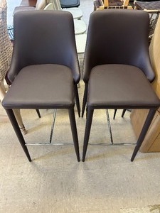 lot 107 image: Safavieh Summerset Bars Stools (Set of 2) - MSRP $415