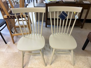 lot 123 image: Safavieh Parker 17 Spindle Dining Chair (Set of 2) - MSRP $231