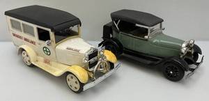 lot 11 image: Two Vintage Jim Beam Automobile Decanters Including Ambulance And 1929 Ford Model A