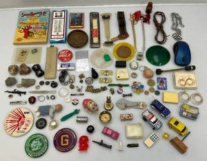 lot 12 image: Junk Drawer Lot