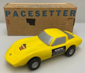 lot 13 image: Vintage Collectible Pacesetter Corvette Decanter