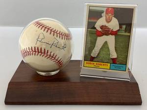 lot 74 image: Robin Roberts Autographed Baseball With 1961 Topps Baseball Card On Stand