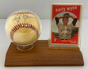 lot 75 image: Early Wynn Autographed Baseball With 1959 Topps Baseball Card On Stand