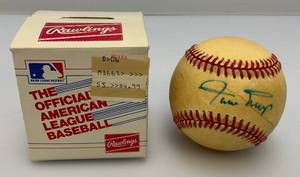 lot 78 image: Willie Mays Autographed Baseball