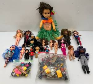 lot 126 image: Misc. Vintage Dolls
