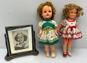lot 133 image: Two Vintage 1970s Shirley Temple Dolls 16 & 17  With Vintage Swing Dresser Photo Frame With Shirley Temple Picture