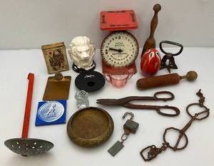 lot 140 image: Misc. Vintage Items
