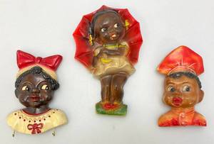 lot 172 image: Two Vintage Carnival Chalkware Wall Hangings