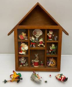 lot 207 image: Vintage House Shaped Wall Shelf With Collectible Christmas Santa Ornaments