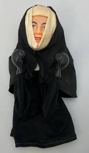 lot 226 image: Vintage Boxing NUN Puppet