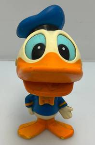 lot 244 image: 1976 Pull String Talking Animated Donald Duck  (Works) 7