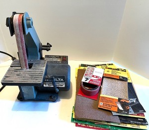 lot 152 image: Delta 1-Inch Belt Sander Model 31-050 with Sanding Accessories