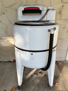 lot 210 image: Vintage Maytag Gyratator Washer Model N2L