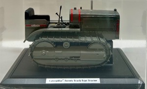 lot 18 image: 116 Scale Diecast Caterpillar Twenty Track-Type Tractor Model
