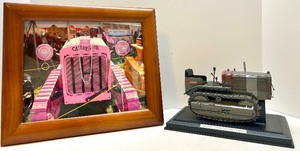 lot 50 image: Caterpillar Twenty Track-Type Tractor Model and Framed Photo Set