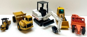 lot 56 image: Set of 5 Die-Cast Construction Vehicle Toys CAT and Bobcat