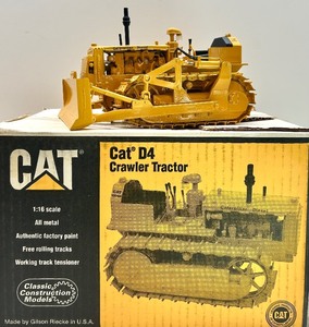 lot 75 image: 116 Scale CAT D4 Crawler Tractor Diecast Model by Classic Construction Models