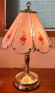 lot 76 image: Vintage Brass Touch Table Lamp with Floral Glass Panels