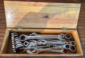 lot 171 image: Set of Combination and Ratcheting Wrenches in Wooden Box