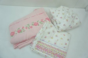 lot 36 image: Twin Percale Floral Sheets (2 fitted, 2 flat) & Vintage Floral Blanket