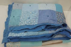 lot 43 image: Vintage Homemade Blue Quilt