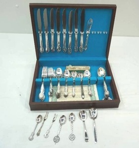 lot 59 image: Rogers International Silver Flatware & Tarnish-Resistant Chest