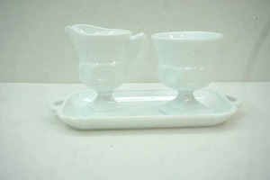 lot 67 image: Milk Glass Sugar, Cramer & Tray