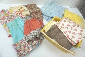 lot 78 image: Vintage Aprons and Other Linens