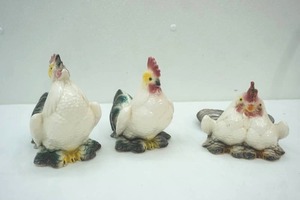 lot 84 image: vintage colorful chickens