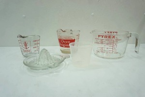lot 87 image: vintage measuring cups