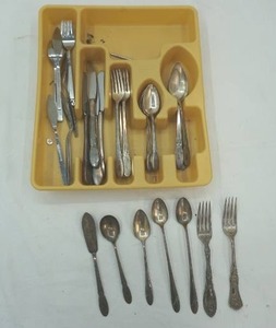 lot 94 image: Vintage Flatware. Rogers 1847, International Silver and Other