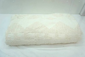 lot 108 image: Vintage White Chenille Bedspread-HobnailCandlewick
