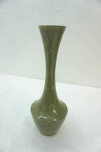 lot 111 image: Vintage Haeger Pottery Vase 14.25 Tall