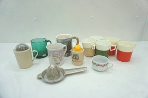 lot 114 image: Vintage Mugs, Vintage Juicer