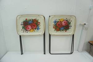 lot 149 image: (2ct) Vintage Crestline TV Trays