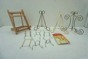 lot 199 image: Collectors Plate Holders & Display Stands-Variety of Types